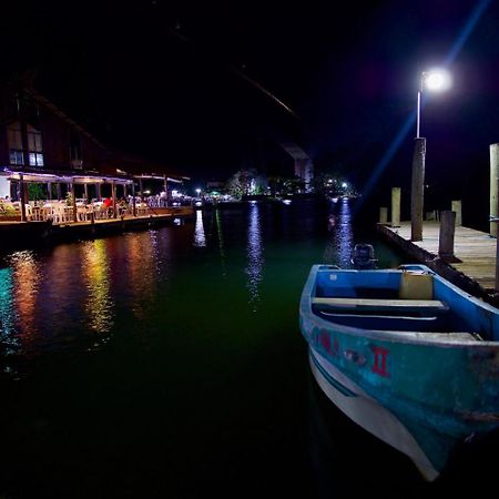 Hotel Y Restaurante Backpackers Rio Dulce Ngoại thất bức ảnh