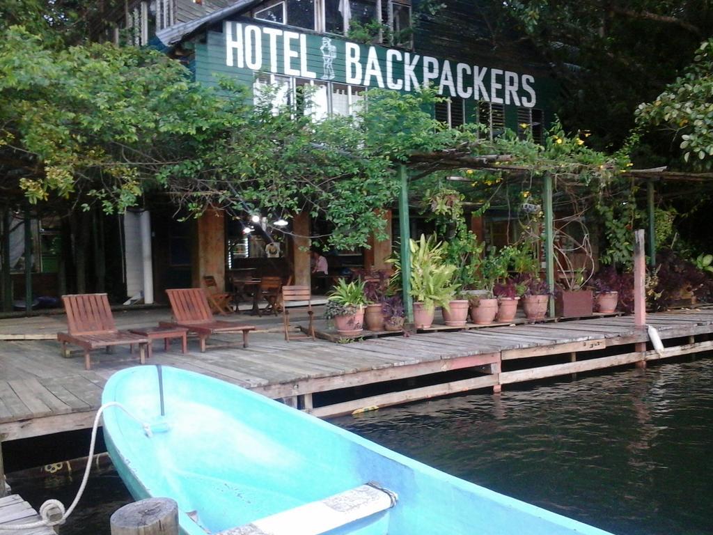 Hotel Y Restaurante Backpackers Rio Dulce Ngoại thất bức ảnh
