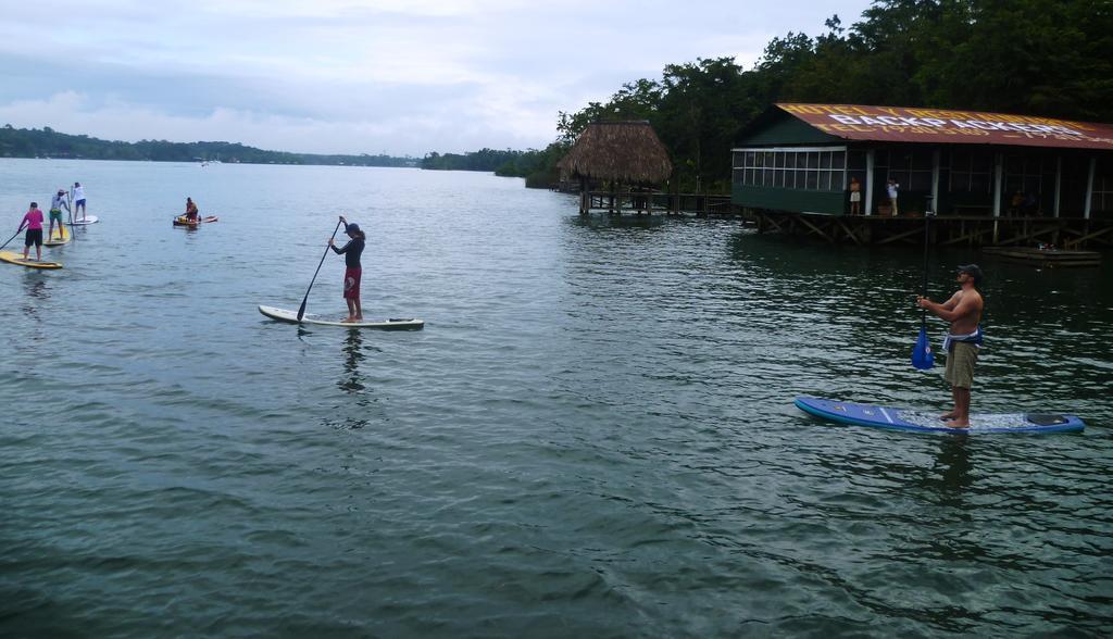 Hotel Y Restaurante Backpackers Rio Dulce Ngoại thất bức ảnh