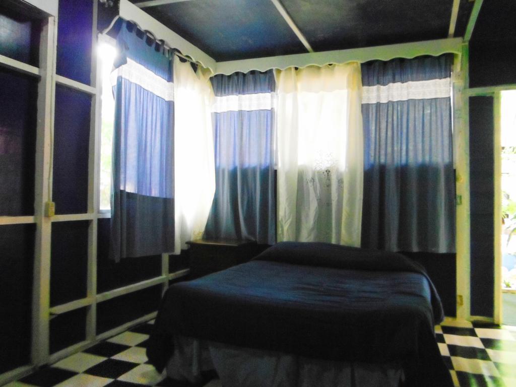 Hotel Y Restaurante Backpackers Rio Dulce Phòng bức ảnh