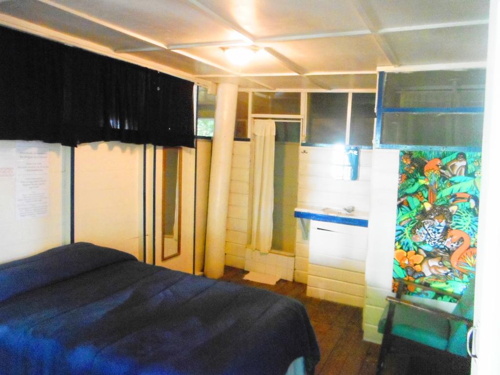 Hotel Y Restaurante Backpackers Rio Dulce Phòng bức ảnh
