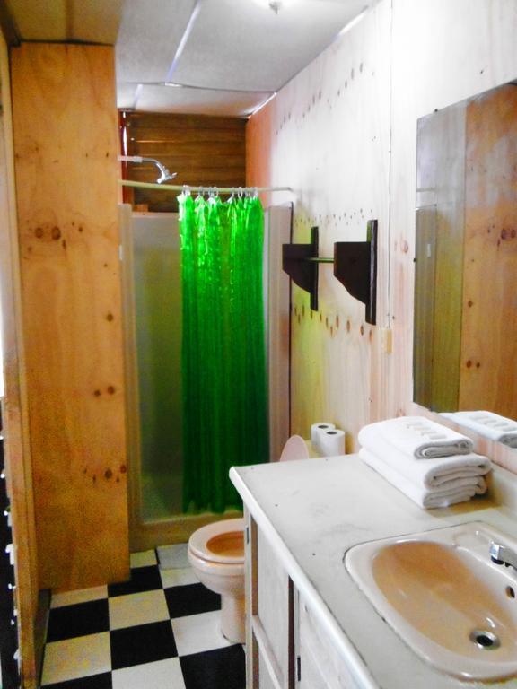 Hotel Y Restaurante Backpackers Rio Dulce Phòng bức ảnh