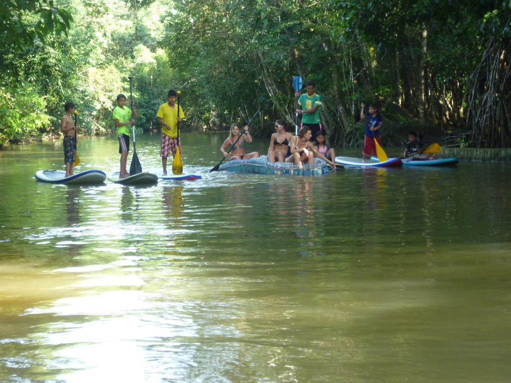 Hotel Y Restaurante Backpackers Rio Dulce Ngoại thất bức ảnh