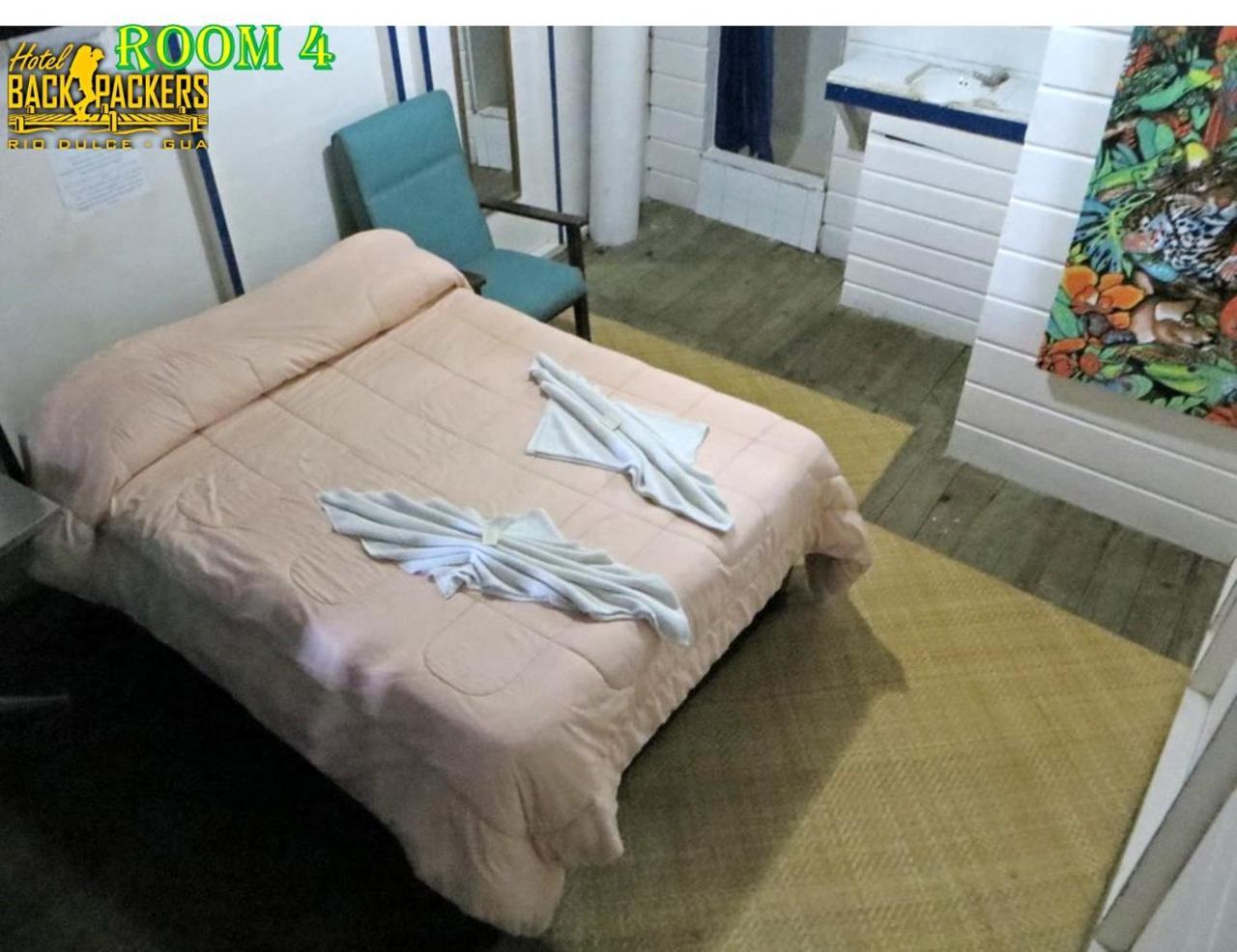 Hotel Y Restaurante Backpackers Rio Dulce Ngoại thất bức ảnh