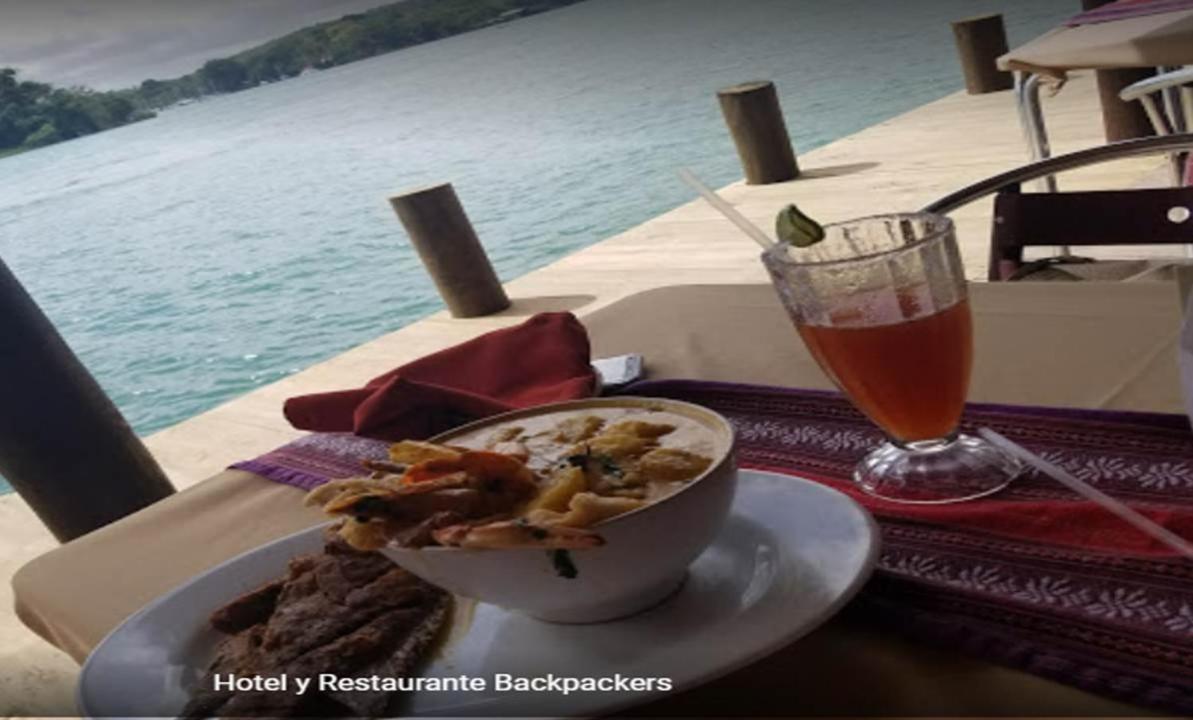 Hotel Y Restaurante Backpackers Rio Dulce Ngoại thất bức ảnh
