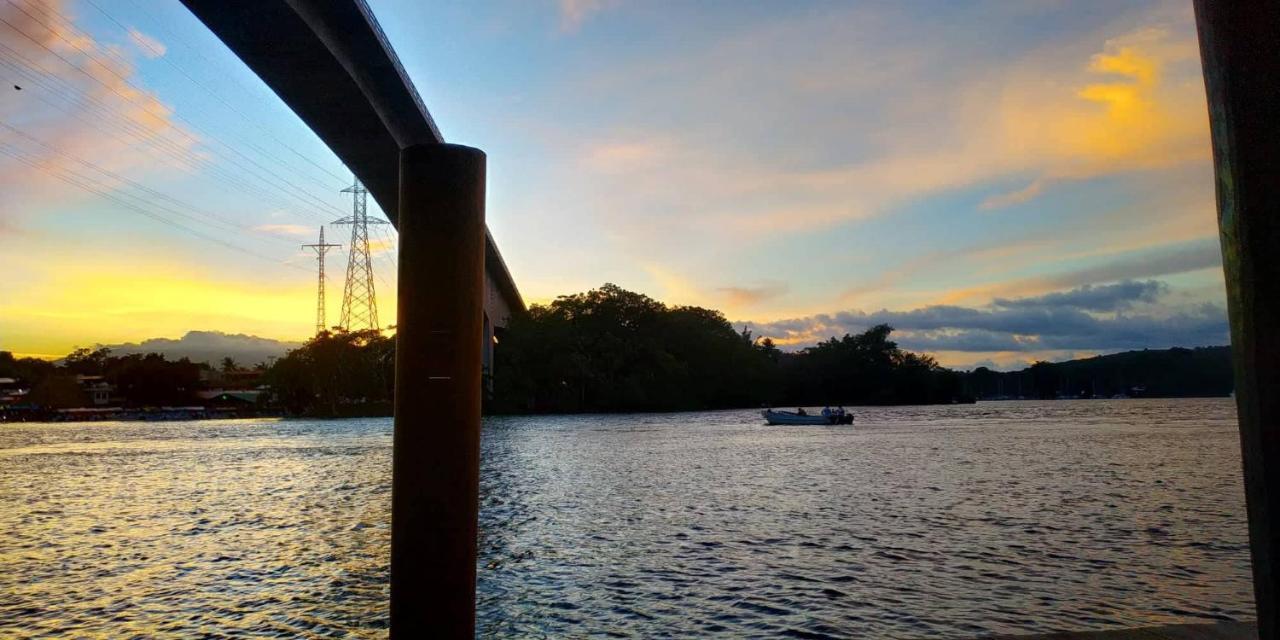 Hotel Y Restaurante Backpackers Rio Dulce Ngoại thất bức ảnh