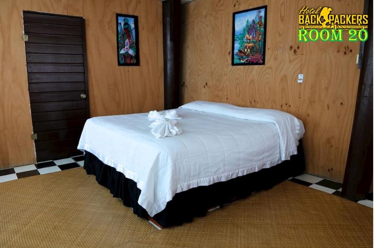 Hotel Y Restaurante Backpackers Rio Dulce Ngoại thất bức ảnh
